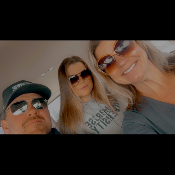 Meet your Posher, Amy Jo - Picture 2 of 6